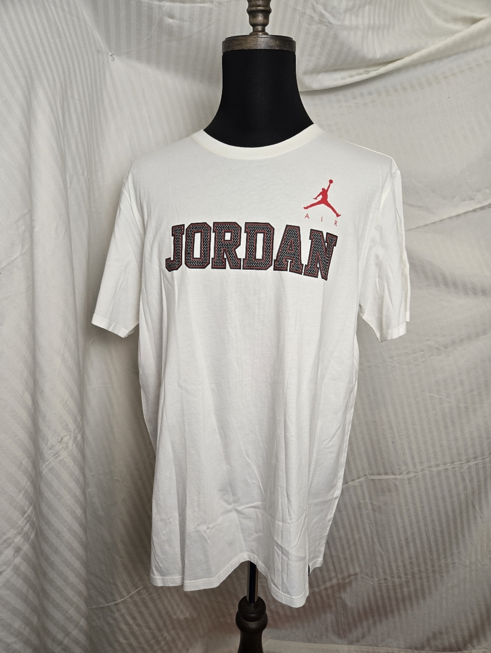 Jordan Men's White Graphic Logo T-Shirt.   TM